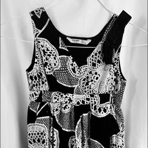 Lacy black & white flower print summer dress.